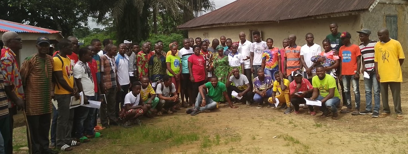  Participants posed for photo in Wontoe Town, Gbi Chiefdom on October 31, 2023  