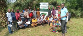 Participants post for Group Photo after the meeting in Gbeapo